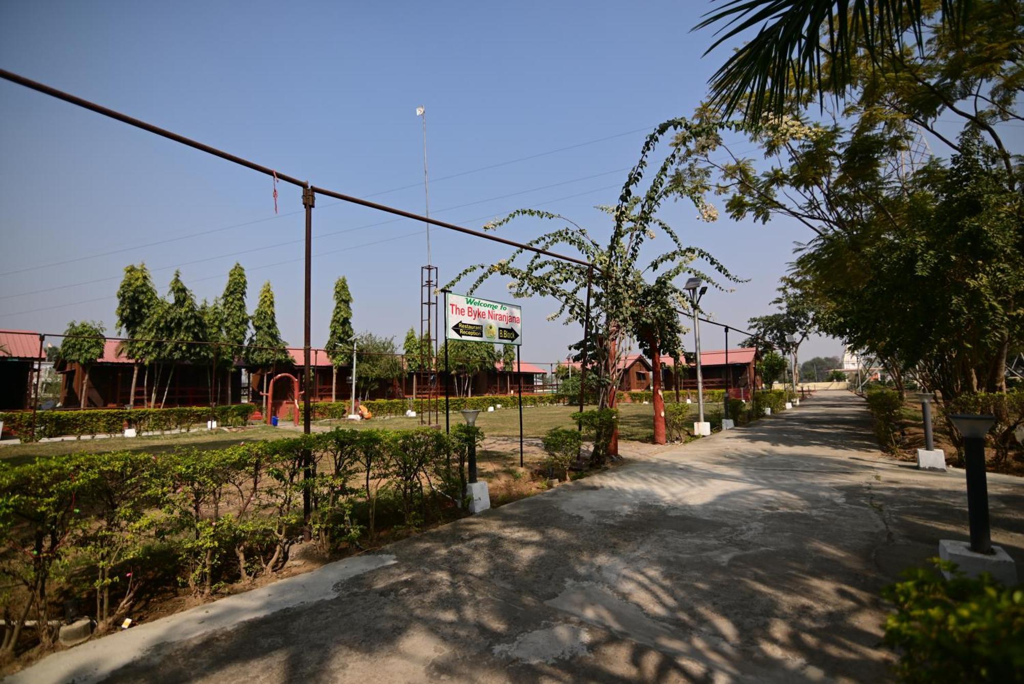 The Byke Niranjana Hotel คยา ภายนอก รูปภาพ